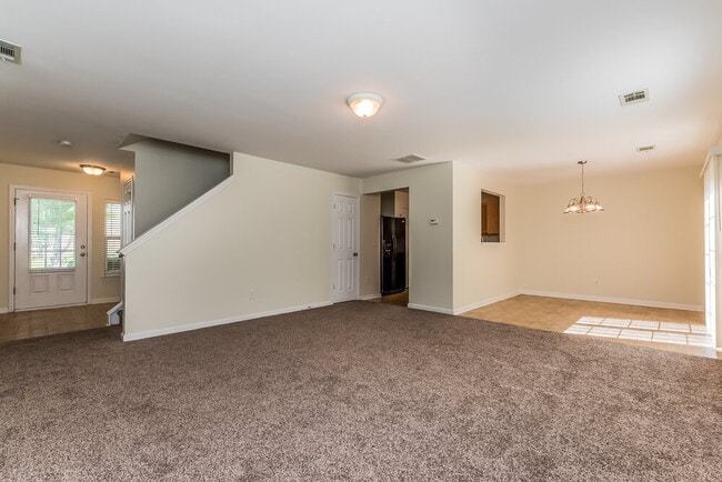 Foto del edificio - 2740 Mayfair Dr