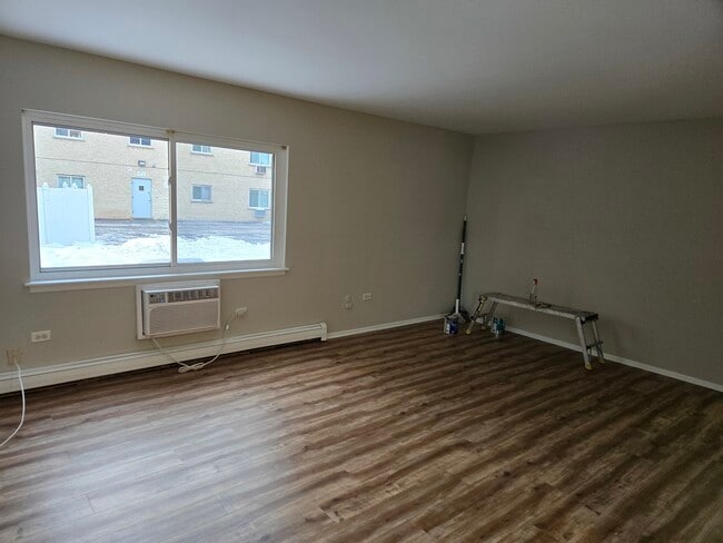 Foto del edificio - 8655 1/2 W Foster Ave