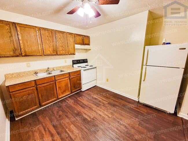 Foto del edificio - 62 Bybee Woods Dr