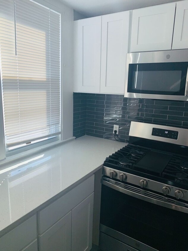 Primary Photo - 30 Rowe St