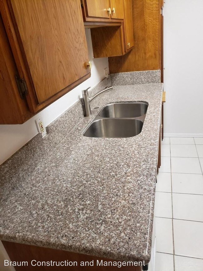 11007 Hartsook St Los Angeles Ca 91601 Apartment For Rent In