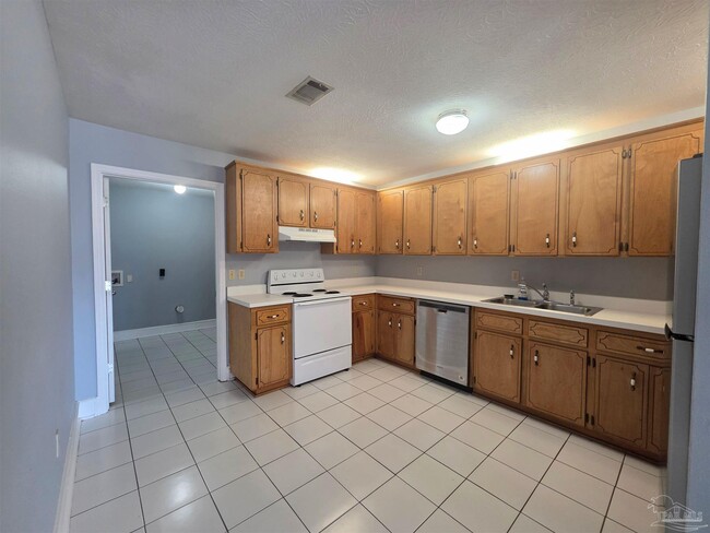 Building Photo - 914 Rentz Ave