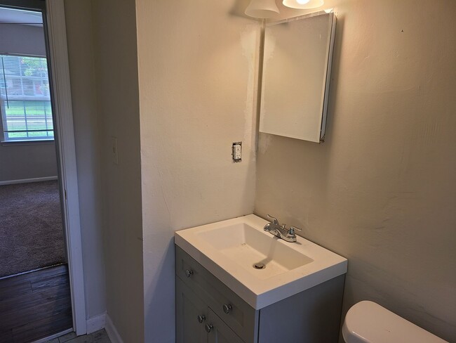 Building Photo - 2112 Melanie Drive