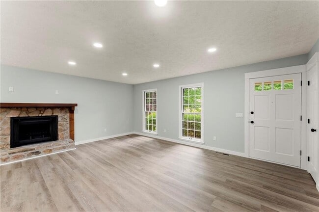 Building Photo - 2440 Red Fox Run NW