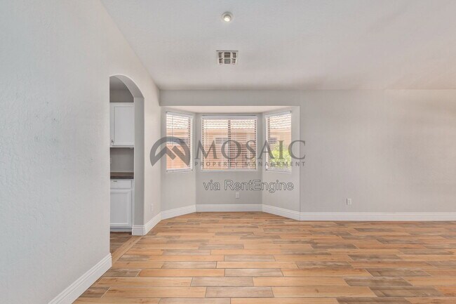 Building Photo - 3381 E Flamingo Ct