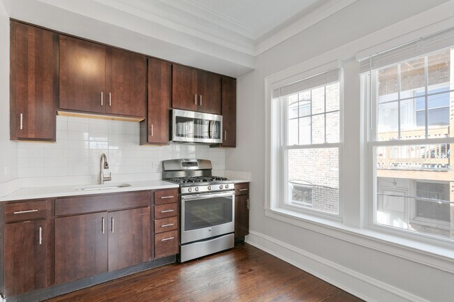Foto del edificio - 1059 W Glenlake Ave