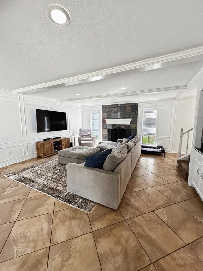 Building Photo - 3934 Cypress Lake Dr