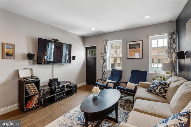 Building Photo - 2630 E York St