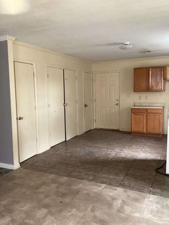 Foto del edificio - 3 bedroom, 2 bathroom home close to ULL!