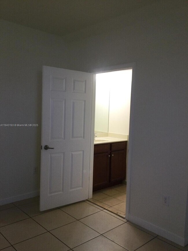 Building Photo - 9525 SW 171st Ct