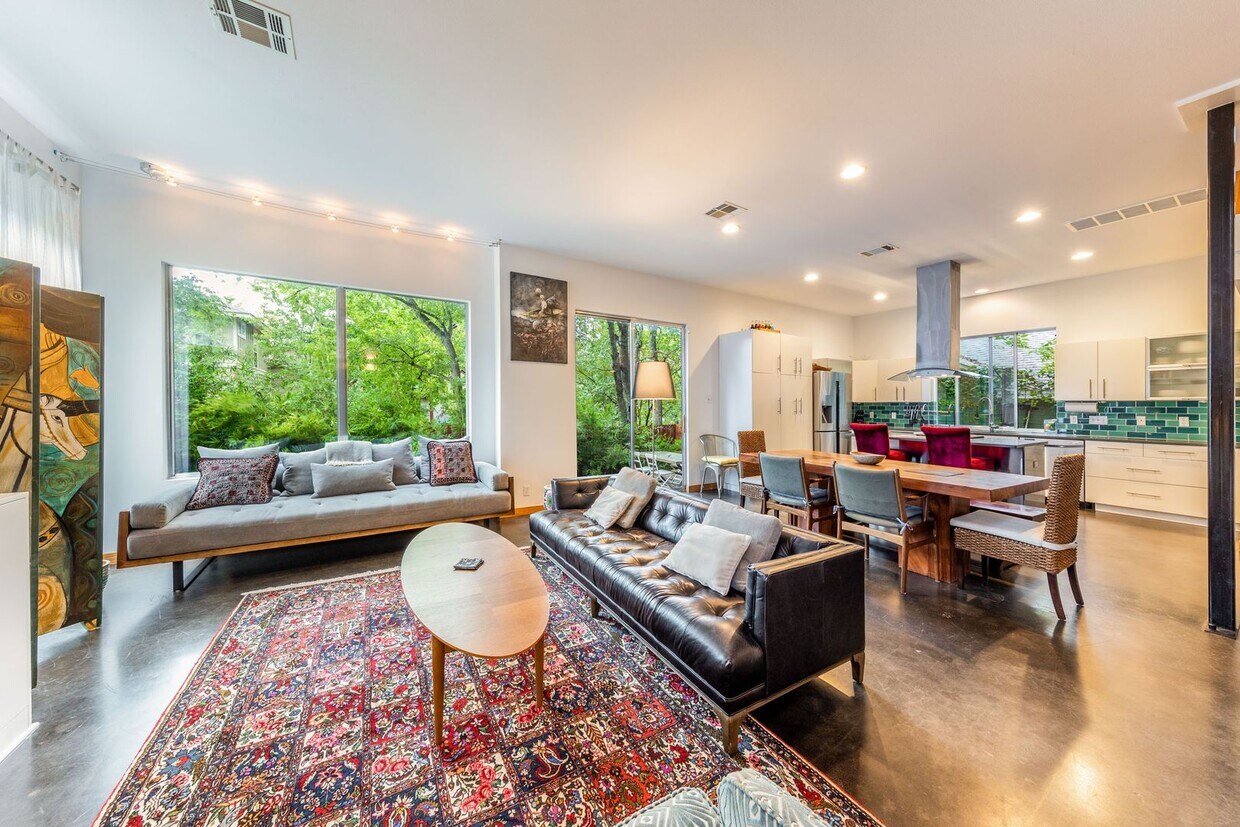 Foto principal - Gorgeous Fully Furnished Home in Brentwood...