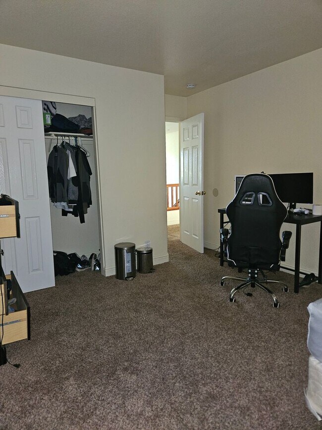 Building Photo - ? For Rent – Spacious 5 Bedroom Home ?