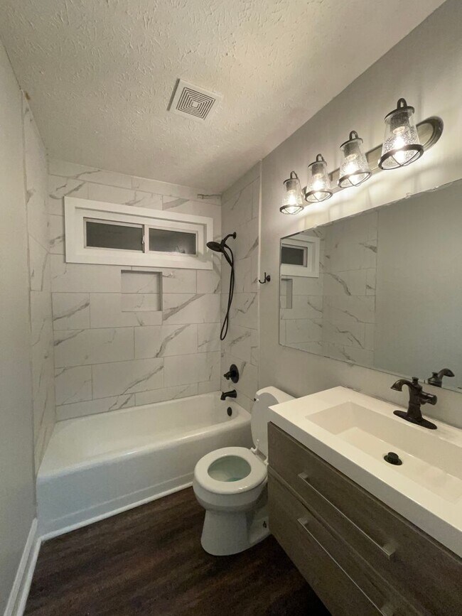 Foto del edificio - 3461 Dundale Rd