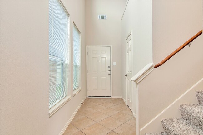 Building Photo - 16518 Strathmore Manor Ln