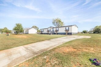 Building Photo - 158 Emerald Blvd Building Photo - 158 Emerald Blvd