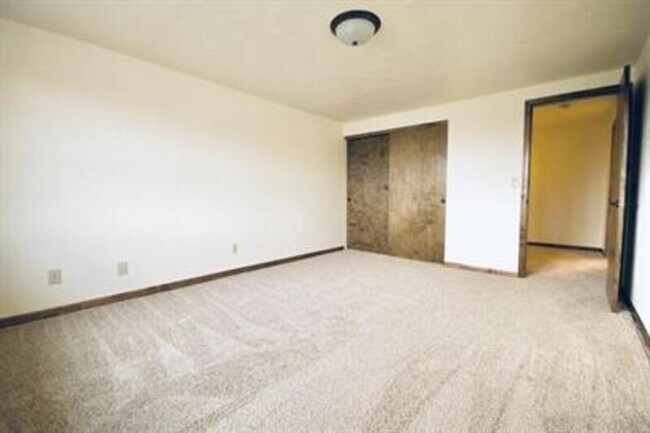 Foto del edificio - 2410 Canter Ln