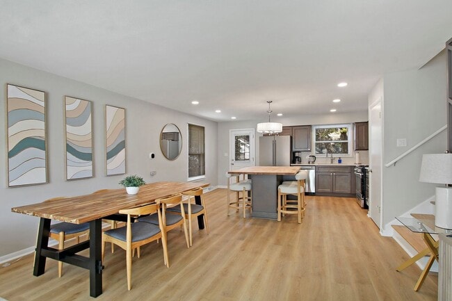 Building Photo - Arlington Heights Rental