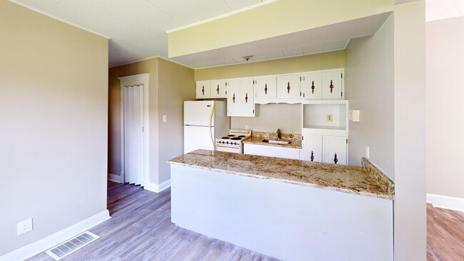 Photo - 1118 High St House