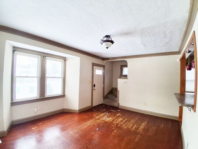 Foto del edificio - 2 BED 1 BATH SINGLE FAMILY HOME IN EUCLID!