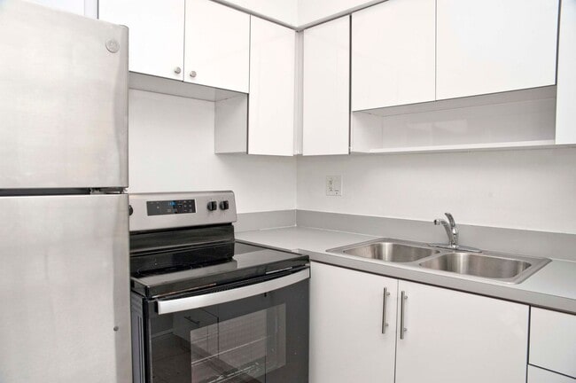 Building Photo - 2206 Fillmore St