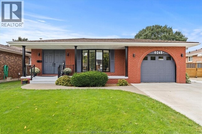 Building Photo - 9248 Esplanade Dr