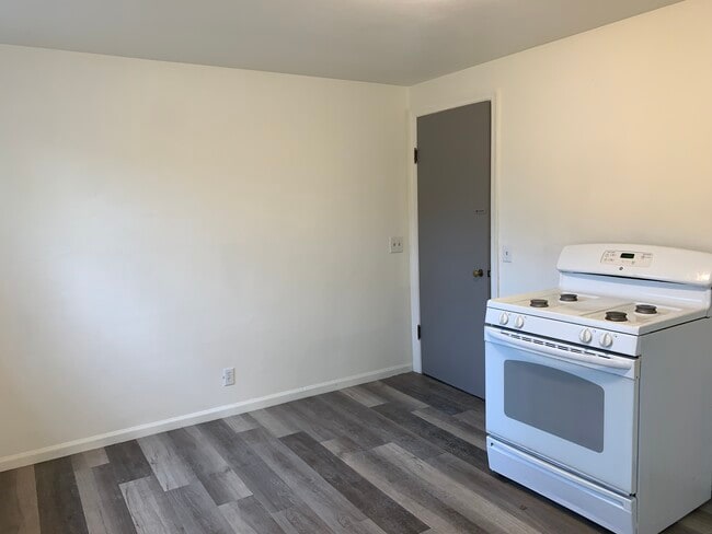 Building Photo - 1420 Downing Ct NE