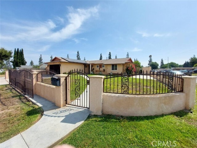 Building Photo - 2220 Camarina Dr