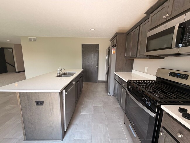 Building Photo - Spacious 4 Bedroom, 2.5 Bath in Caledonia!