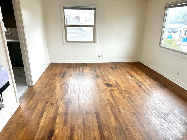 Foto del edificio - 3016 Simpson Ave