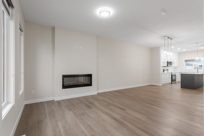 Building Photo - 6637-6646 46 Ave