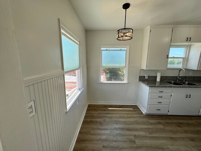 Building Photo - 1255 S Ridgeley Dr