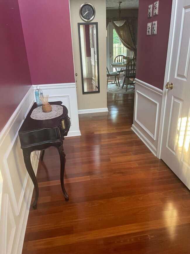 Foto del edificio - 1045 Laurel Cove Dr