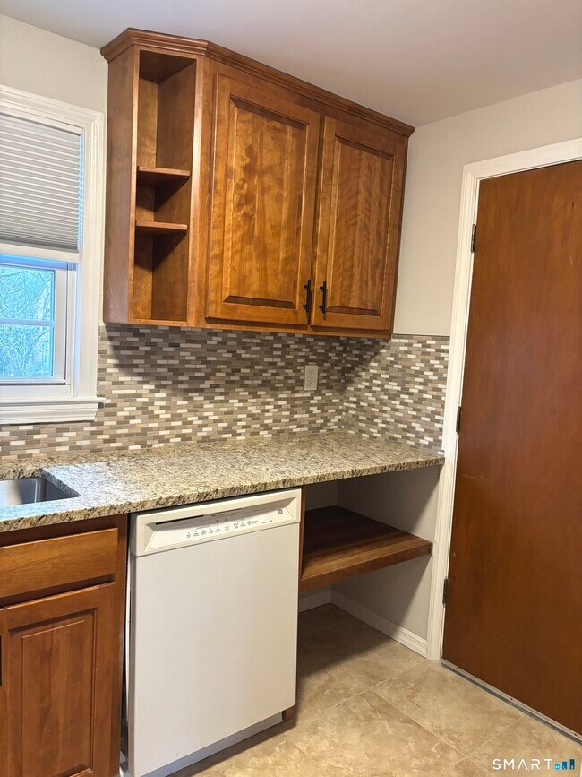 Building Photo - 17 Brickyard Rd