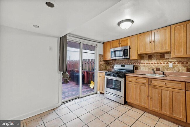 Foto del edificio - 1225 N Howard St