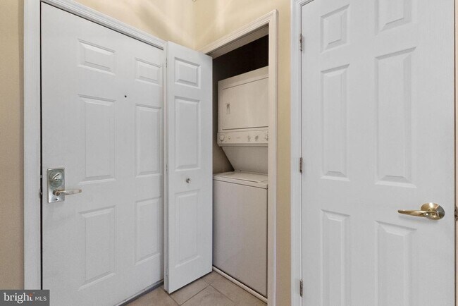Building Photo - 4551 Strutfield Ln