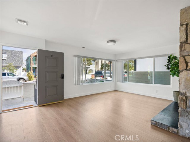 Foto del edificio - 2133 Miramar Dr