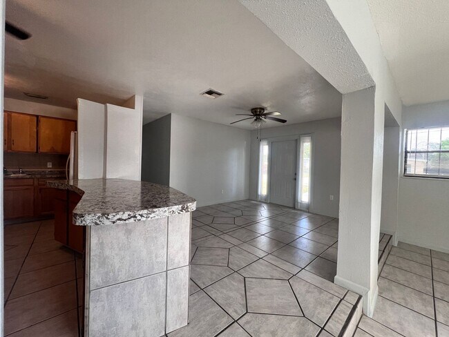 Foto del edificio - Charming 3 bed 1 bath Single Family Home w...