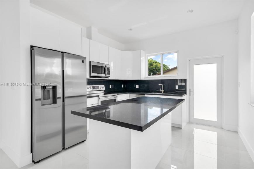 Primary Photo - 4 bedroom in Hallandale FL 33009