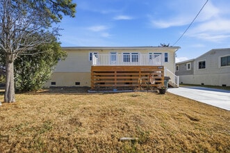 Building Photo - 9522 6th Bay St