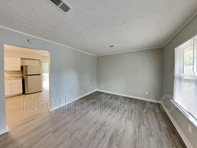 Building Photo - 2938 Woodfield Dr