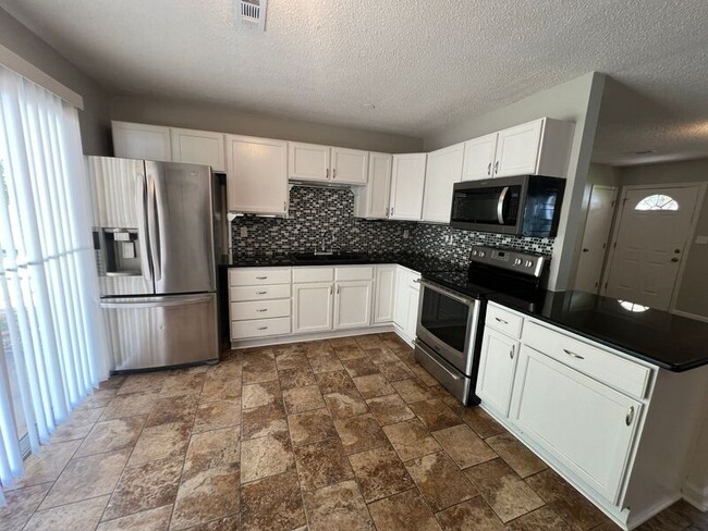 Building Photo - 14005 Glenview Dr SW
