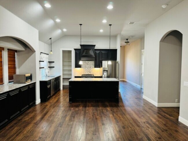 Building Photo - ****4 BEDROOM IN PLANO***