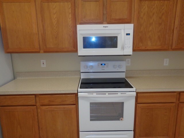 Building Photo - 302 Lisa Ann Ct