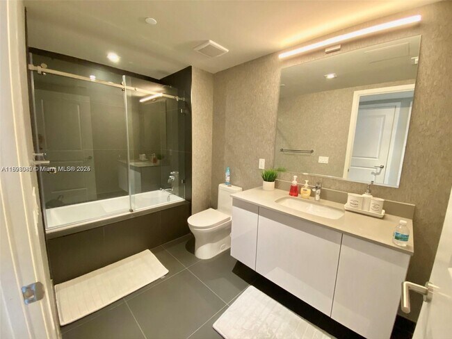 Building Photo - 1600 NE 1st Ave