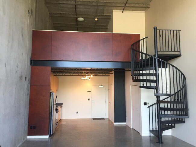 Loft with 2nd full bathroom - 1507 SE 45th Ave
