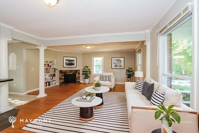 Foto del edificio - 111 Point Cir