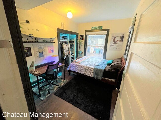 Foto del edificio - 5 br, 2 bath House - 120 NW 23rd St.