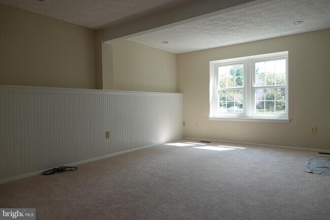 Building Photo - 7609 Nutwood Ct