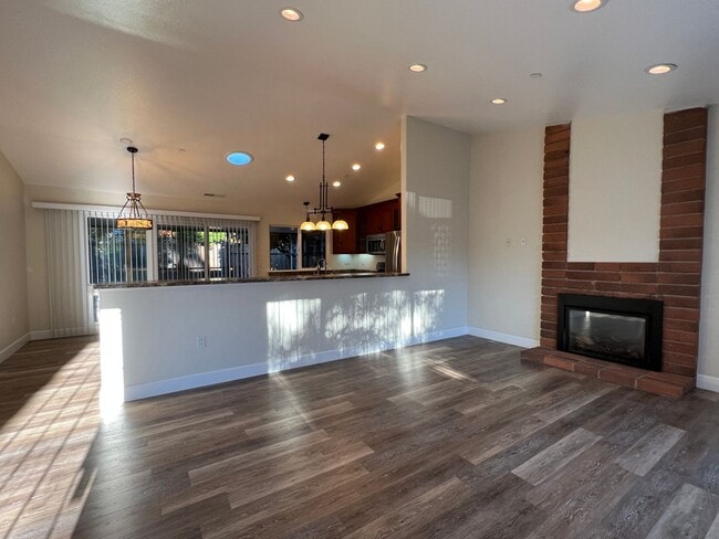 Foto del edificio - Beautifully Updated 3 Bedroom 2 Bathroom H...