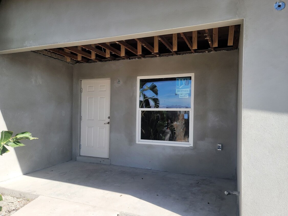 Foto principal - ? Charming 2 Bedroom, 2 Bathroom Dunedin Triplex – Prime Location! Coming Soon